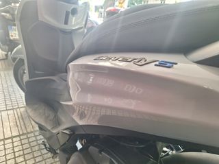 Piaggio Beverly 400 2025 HPE S-thumb-19