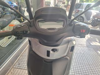 Piaggio Beverly 400 2025 HPE S-thumb-30