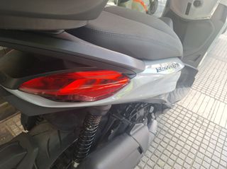 Piaggio Beverly 400 2025 HPE S-thumb-31