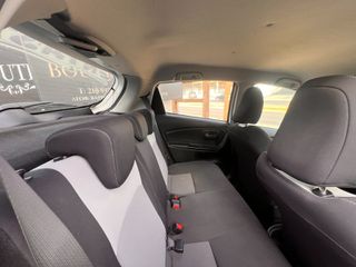 Toyota Yaris 2017-thumb-13