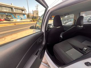 Toyota Yaris 2017-thumb-8
