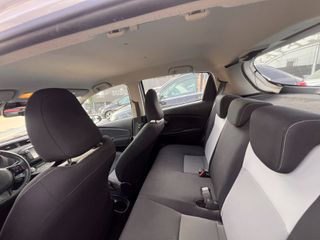 Toyota Yaris 2017-thumb-9