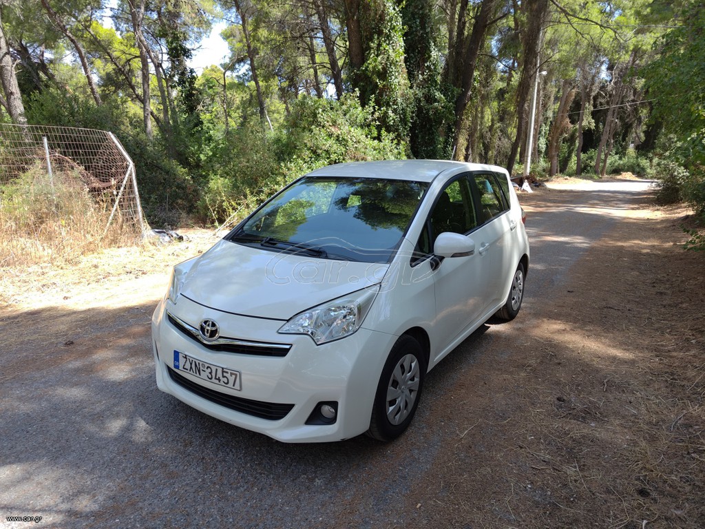 Toyota Verso-S 2013 1.3 / 100hp / ελληνικής αντιπροσωπείας