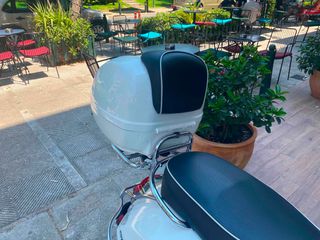 Vespa GTS Super 300 2022 Super-thumb-1