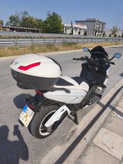 Gilera GP 800 2010-thumb-2