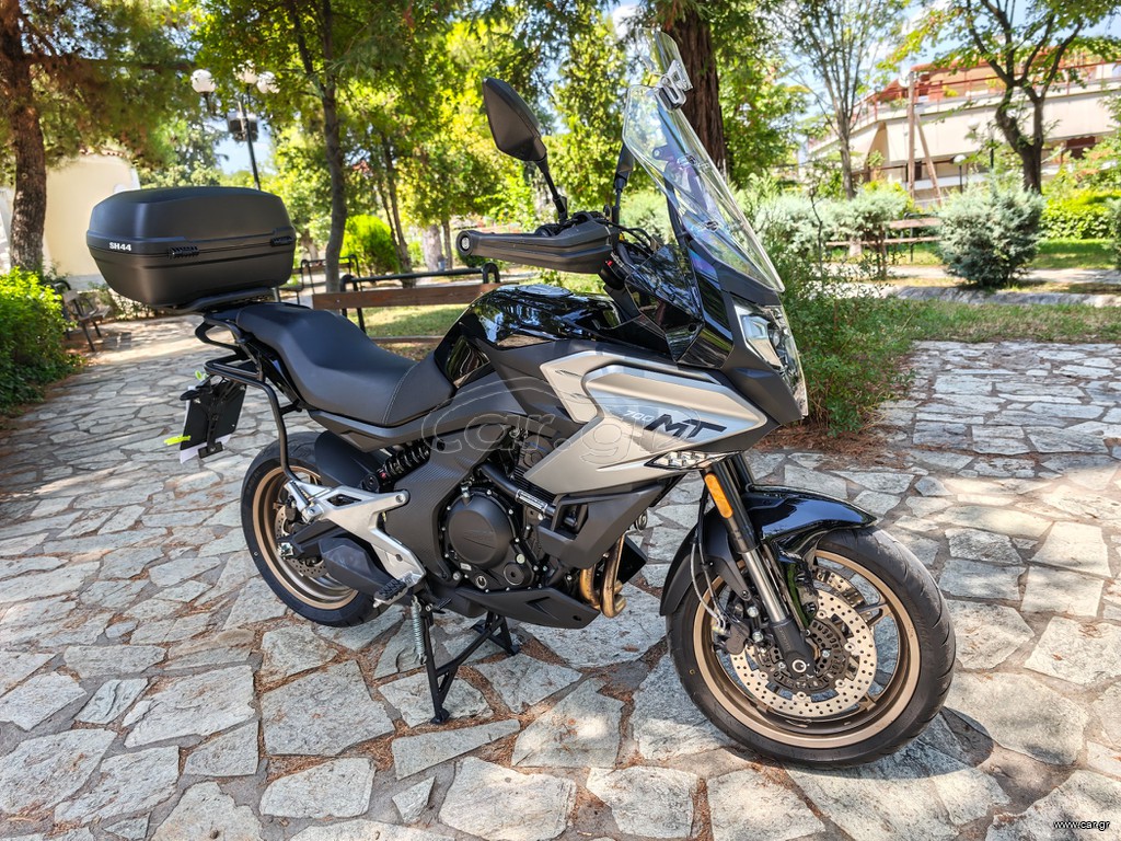 CFmoto 700 MT 2024