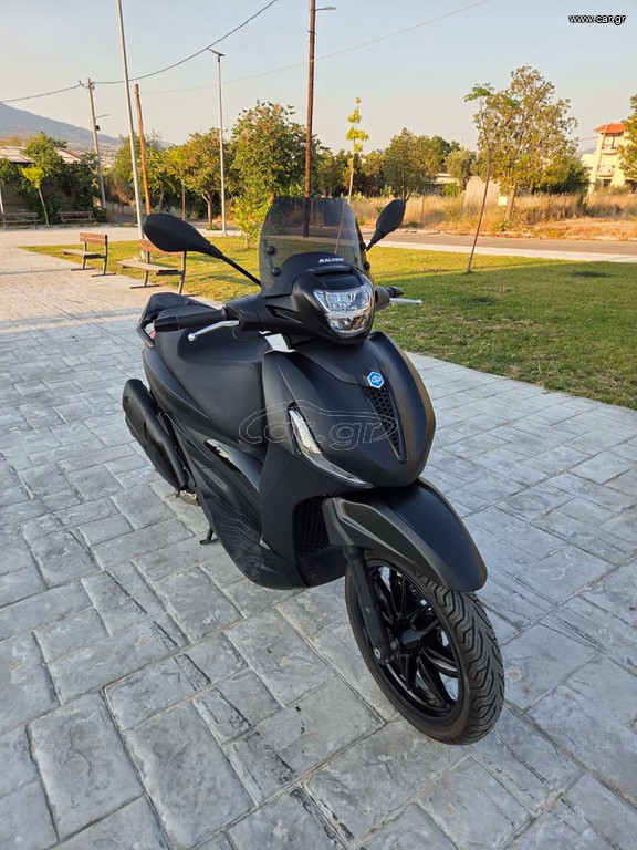 Piaggio Beverly 400 2023 HPE DEEP BLACK