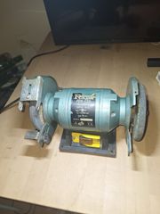 Δίδυμος Τροχός Πάγκου FERM FDS-125 (125mm). Ισχύς: 170W , Τάση λειτουργίας: 230V ~ 50Hz , Ταχύτητα χωρίς φορτίο: 2.850 στροφές/λεπτό (rpm) Διαστάσεις δίσκων: 125mm