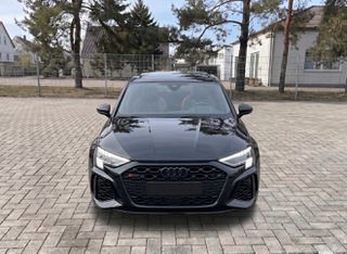Audi RS3 2023-thumb-1