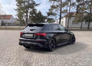 Audi RS3 2023-thumb-3