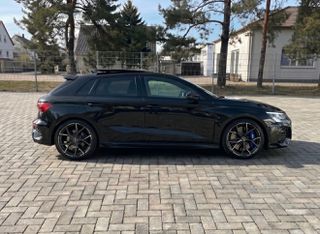 Audi RS3 2023-thumb-6