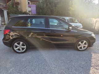 Mercedes-Benz B 180 2013-thumb-5