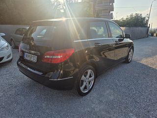 Mercedes-Benz B 180 2013-thumb-6