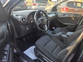 Mercedes-Benz B 180 2013-thumb-11