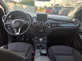 Mercedes-Benz B 180 2013-thumb-13