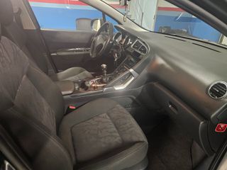 Peugeot 3008 2010-thumb-2