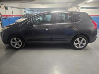 Peugeot 3008 2010-thumb-11