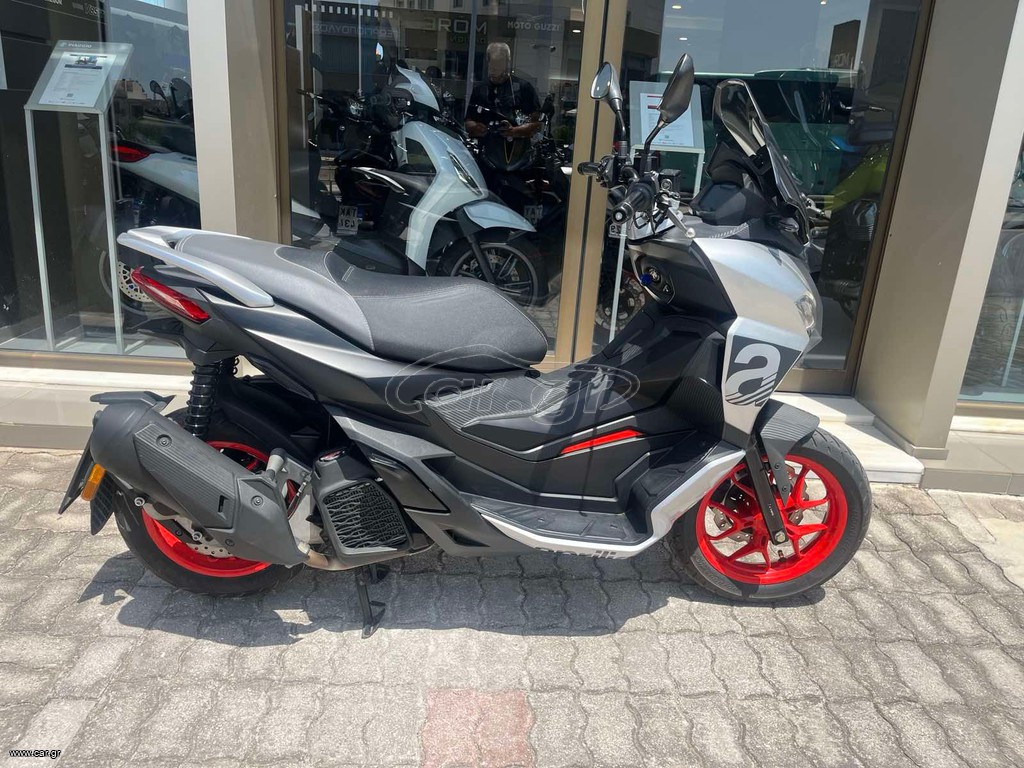Aprilia SR GT 200 2022