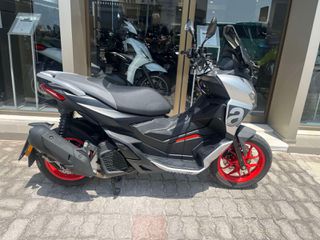 Aprilia SR GT 200 2022