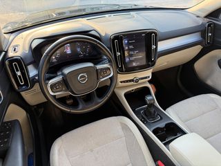 Volvo XC40 2018-thumb-6