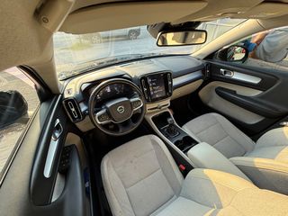Volvo XC40 2018-thumb-7