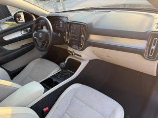 Volvo XC40 2018-thumb-10