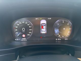 Volvo XC40 2018-thumb-11
