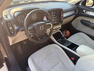 Volvo XC40 2018-thumb-12