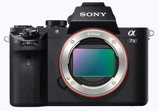 Φωτογραφική μηχανή E-mount A7 II με αισθητήρα full-frame 24,7 MP με φακό Sigma 28-70mm f/2.8 DG σε άριστη κατάσταση.