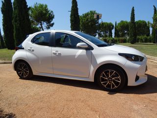 Toyota Yaris 2023 HDF ACTIVE PLUS 1.5 ΑΝΤΙΠΡΟΣΩΠΕΙΑΣ ΑΥΤΟΜΑΤΟ-thumb-3
