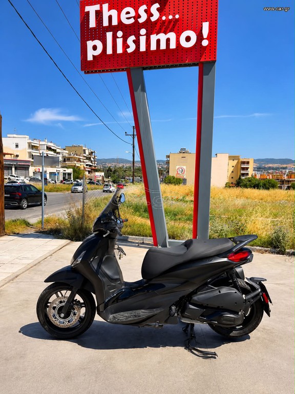 Piaggio Beverly 300 2024 DEEP BLACK
