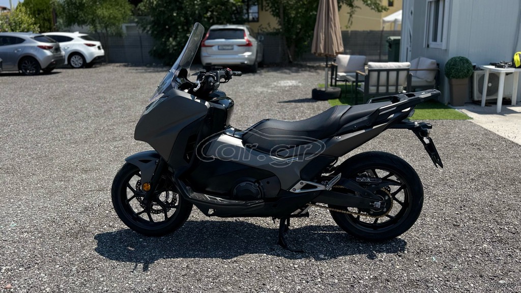 Honda Integra 750 2016 and led