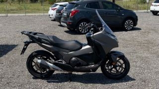 Honda Integra 750 2016 and led-thumb-6