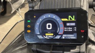 CFmoto 700 MT 2025-thumb-6
