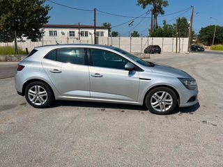 Renault Megane 2017-thumb-8