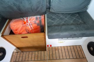 Axopar 2018 37 Cabin-thumb-9