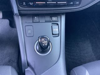 Toyota Auris 2016-thumb-9