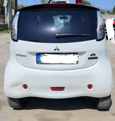 Mitsubishi i-MiEV 2011-thumb-3