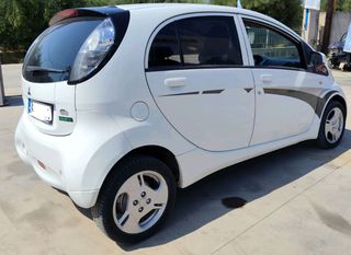 Mitsubishi i-MiEV 2011-thumb-4