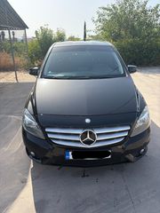 Mercedes-Benz B 180 2013