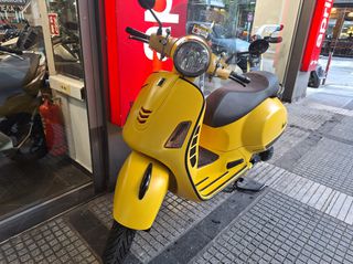 Piaggio Vespa GTS 300 2017 SUPER SPORT-thumb-2