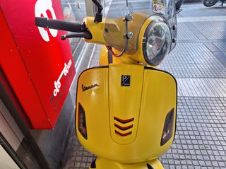 Piaggio Vespa GTS 300 2017 SUPER SPORT-thumb-11