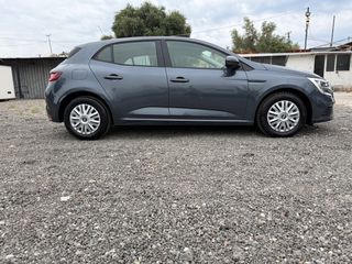 Renault Megane 2016-thumb-2