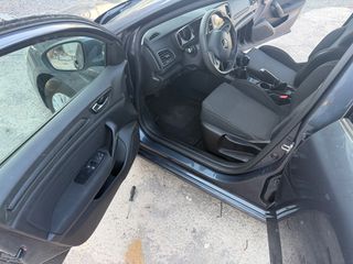 Renault Megane 2016-thumb-10