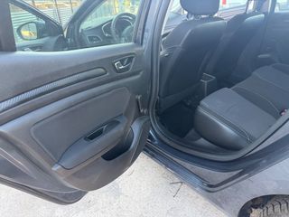 Renault Megane 2016-thumb-12