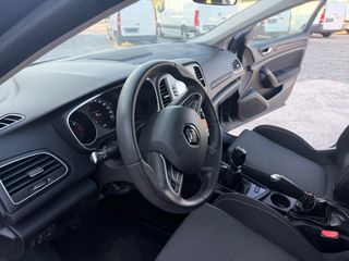 Renault Megane 2016-thumb-13