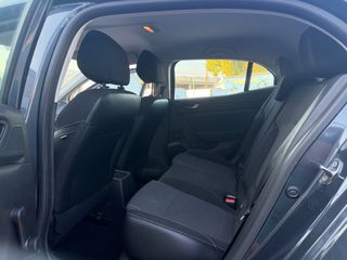 Renault Megane 2016-thumb-16