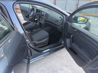 Renault Megane 2016-thumb-18