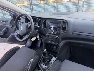 Renault Megane 2016-thumb-26