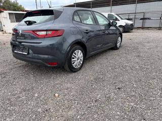 Renault Megane 2016-thumb-30